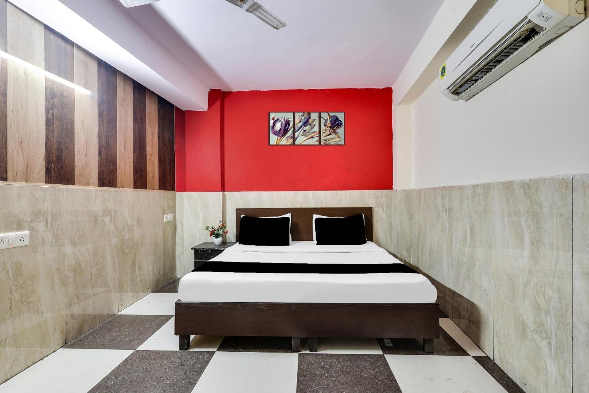 Hotel O Palam *