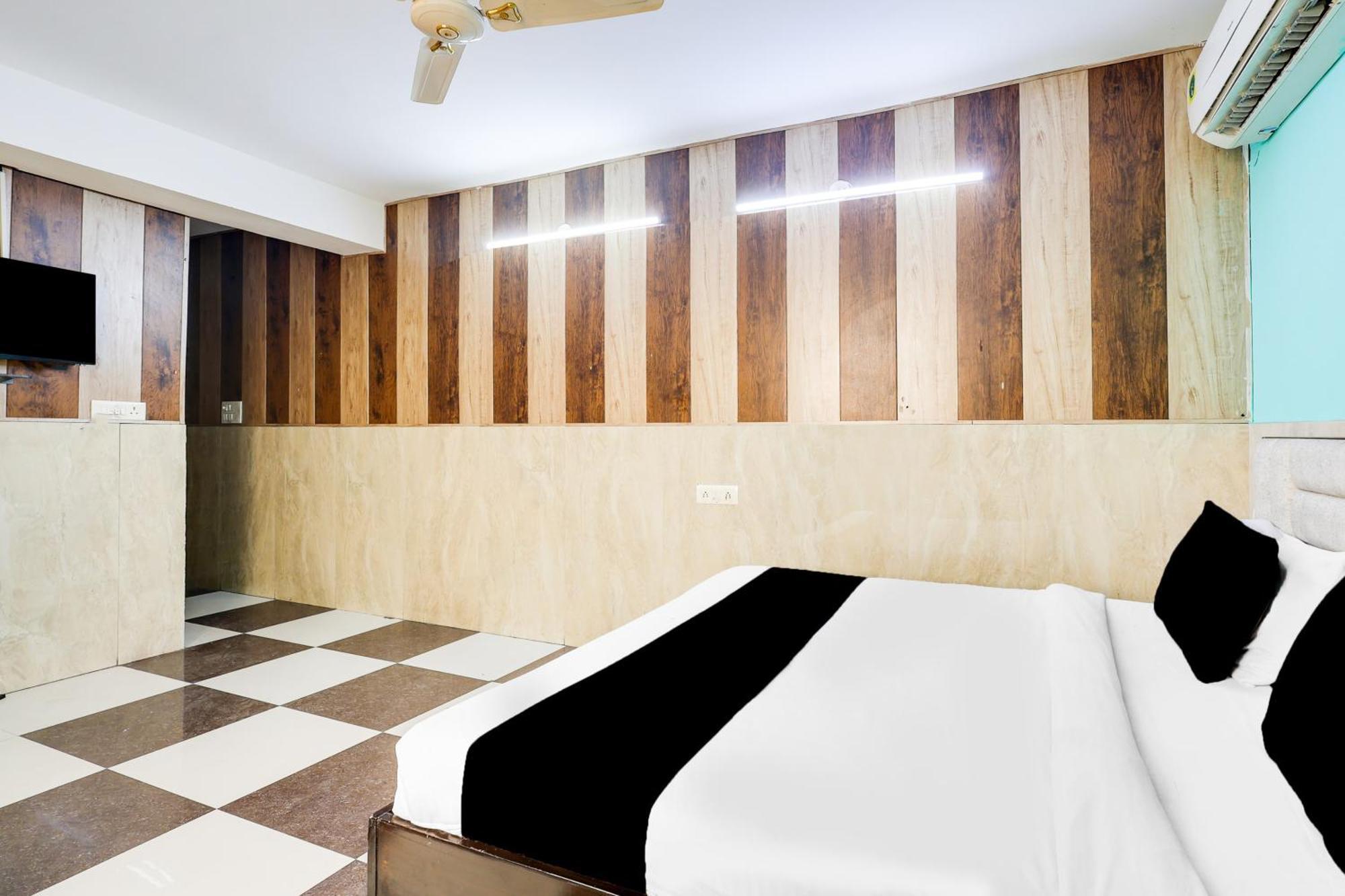 Hotel O Palam *